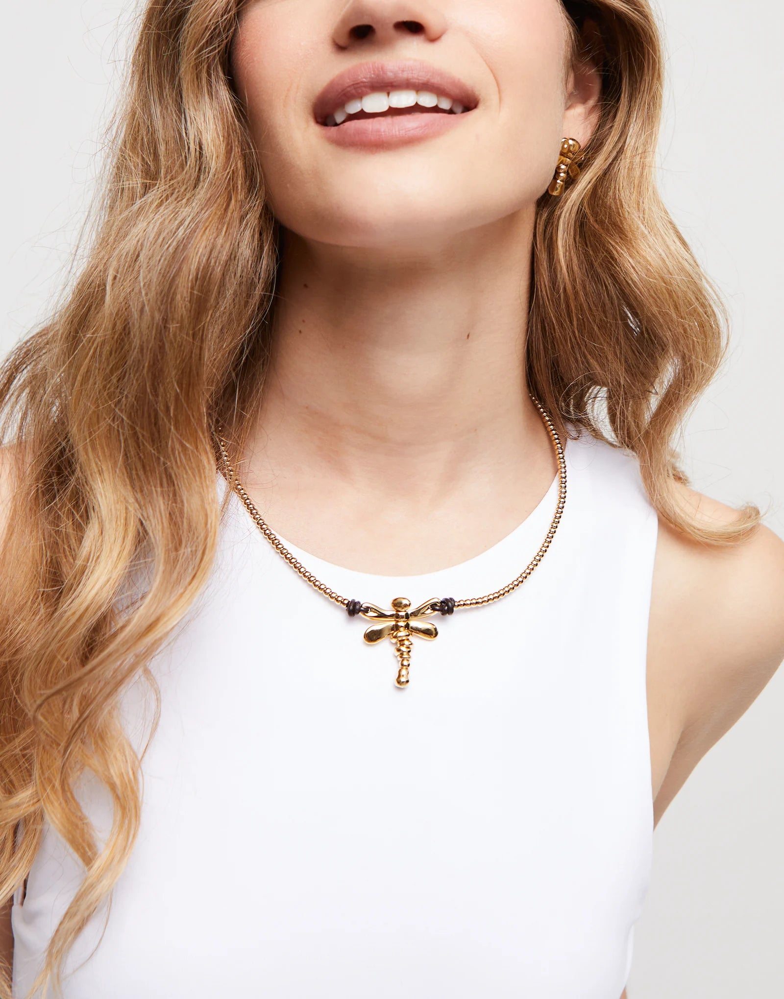 Short 18K gold-plated necklace with dragonfly