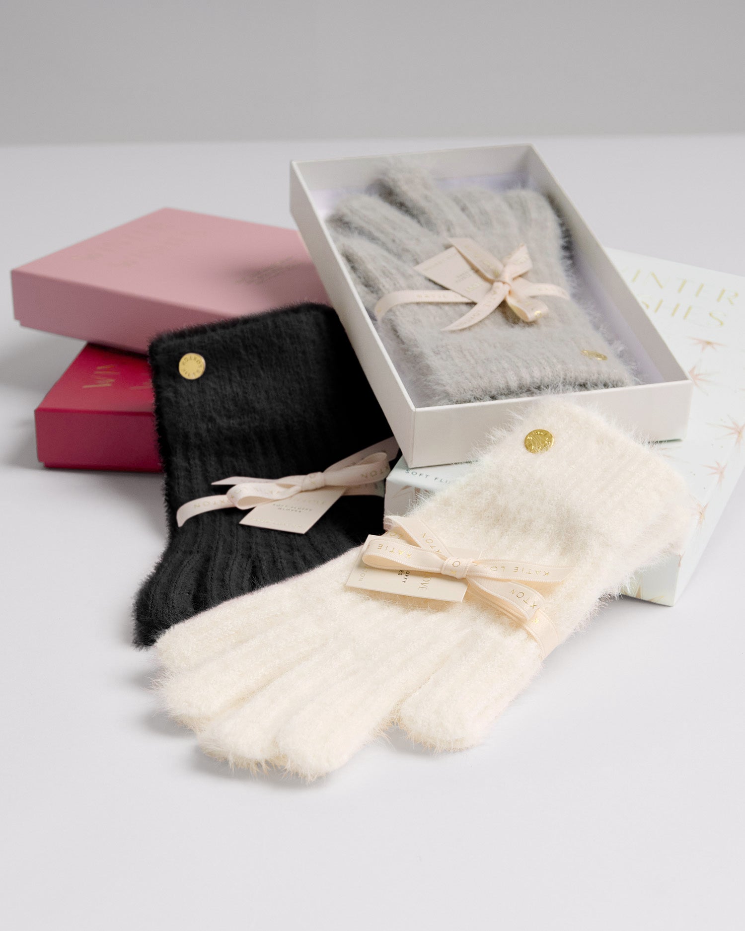Gift Boxed Soft Knit Gloves 'Black'