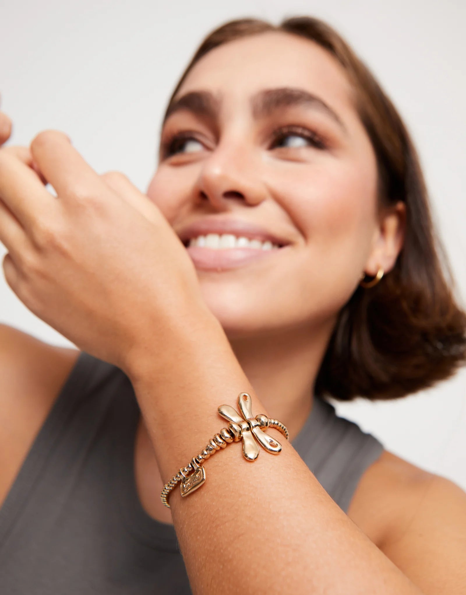 Elastic bracelet with 18K gold-plated dragonfly