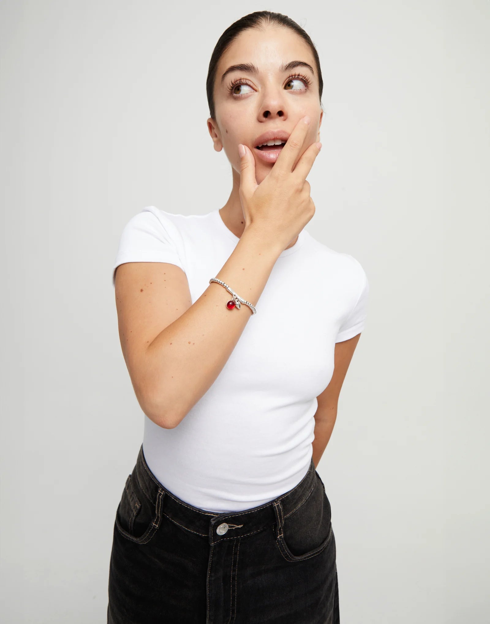 Beaded bracelet with red murano glass