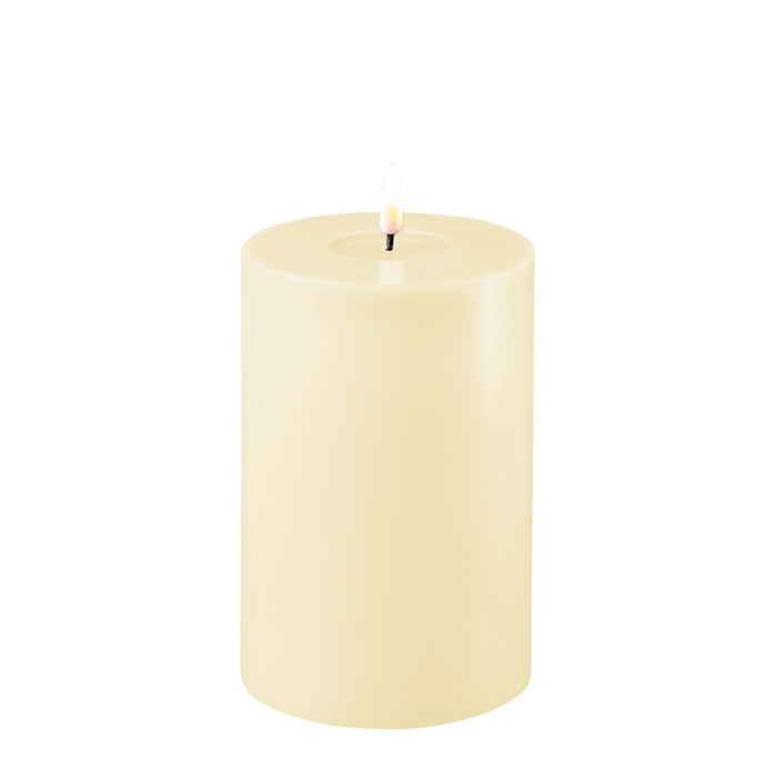 Deluxe Homeart - Battery Operated LED Candle - Cream - 10 x 15cm